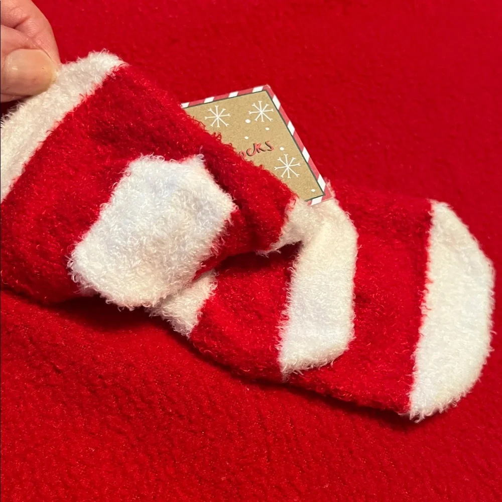 HO HO HO Mud Pie Red and White Chenille Baby Socks 0-6 months, NWT